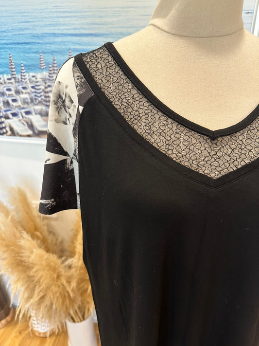 [SALE] Macjays - Top - Size 14 - Black and white