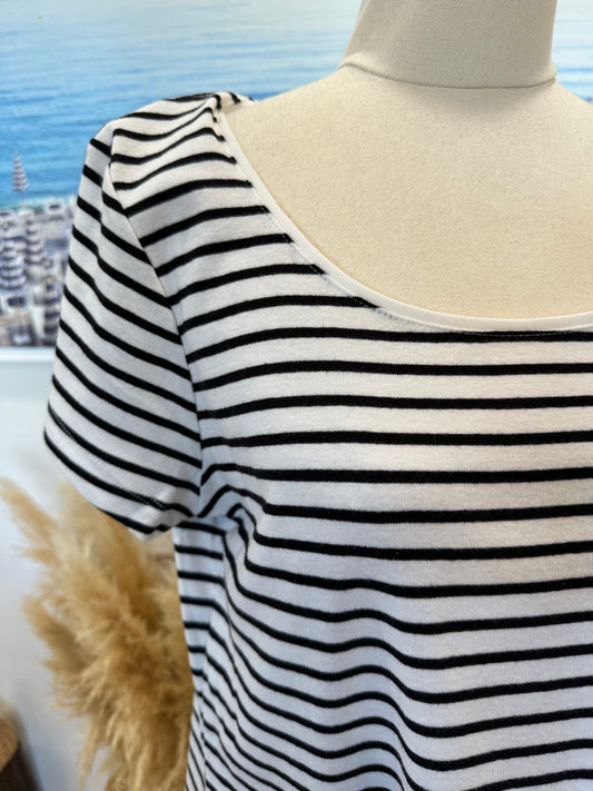 [SALE] [NEW] Papaya - Pure Cotton Top - Size 18 - Black and White