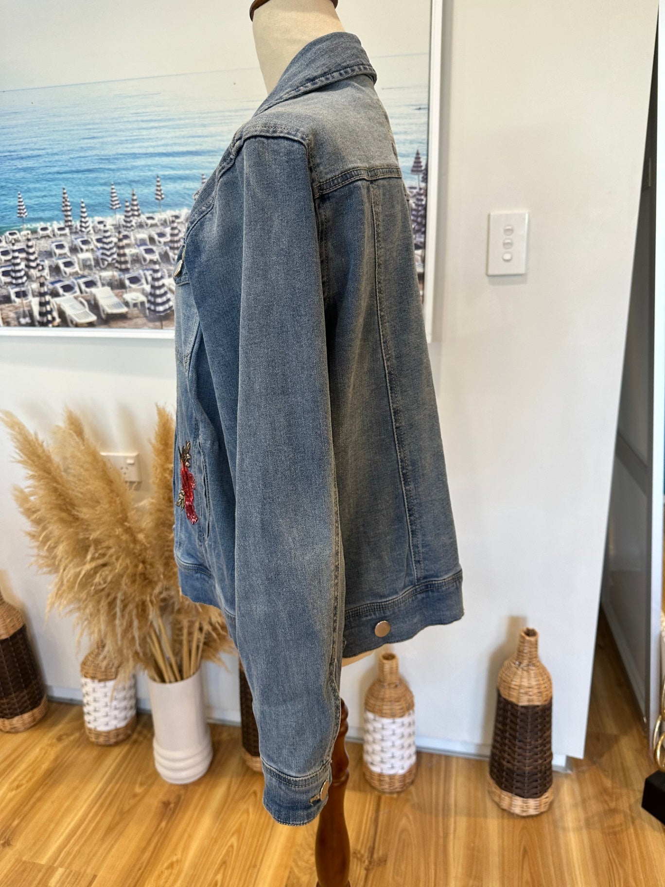 Grae Denim - Denim Jacket w Rose Embroidery - Medium