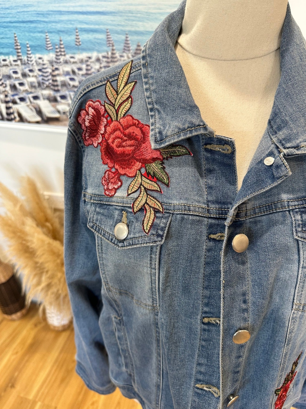 Grae Denim - Denim Jacket w Rose Embroidery - Medium
