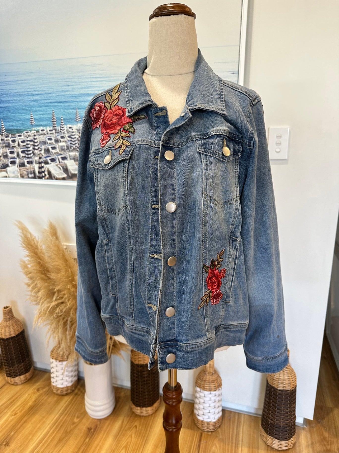 Grae Denim - Denim Jacket w Rose Embroidery - Medium