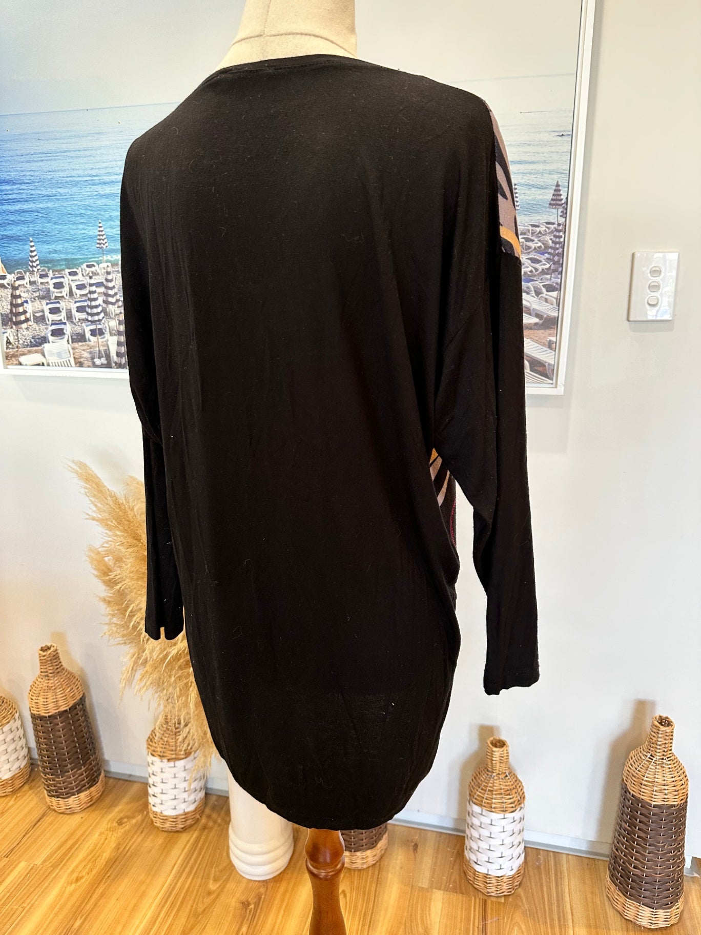 [SALE] Made in Italy - Top - Medium - Black w Silhouette