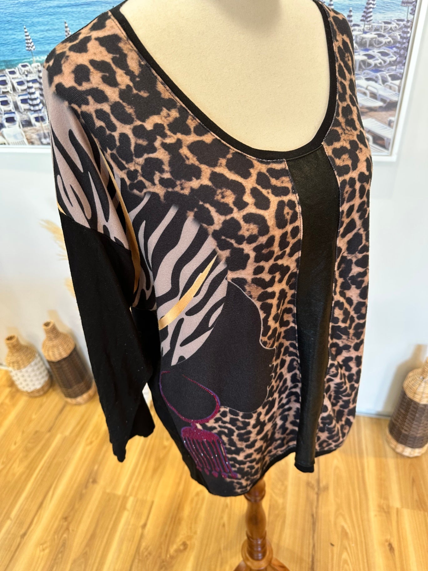 [SALE] Made in Italy - Top - Medium - Black w Silhouette