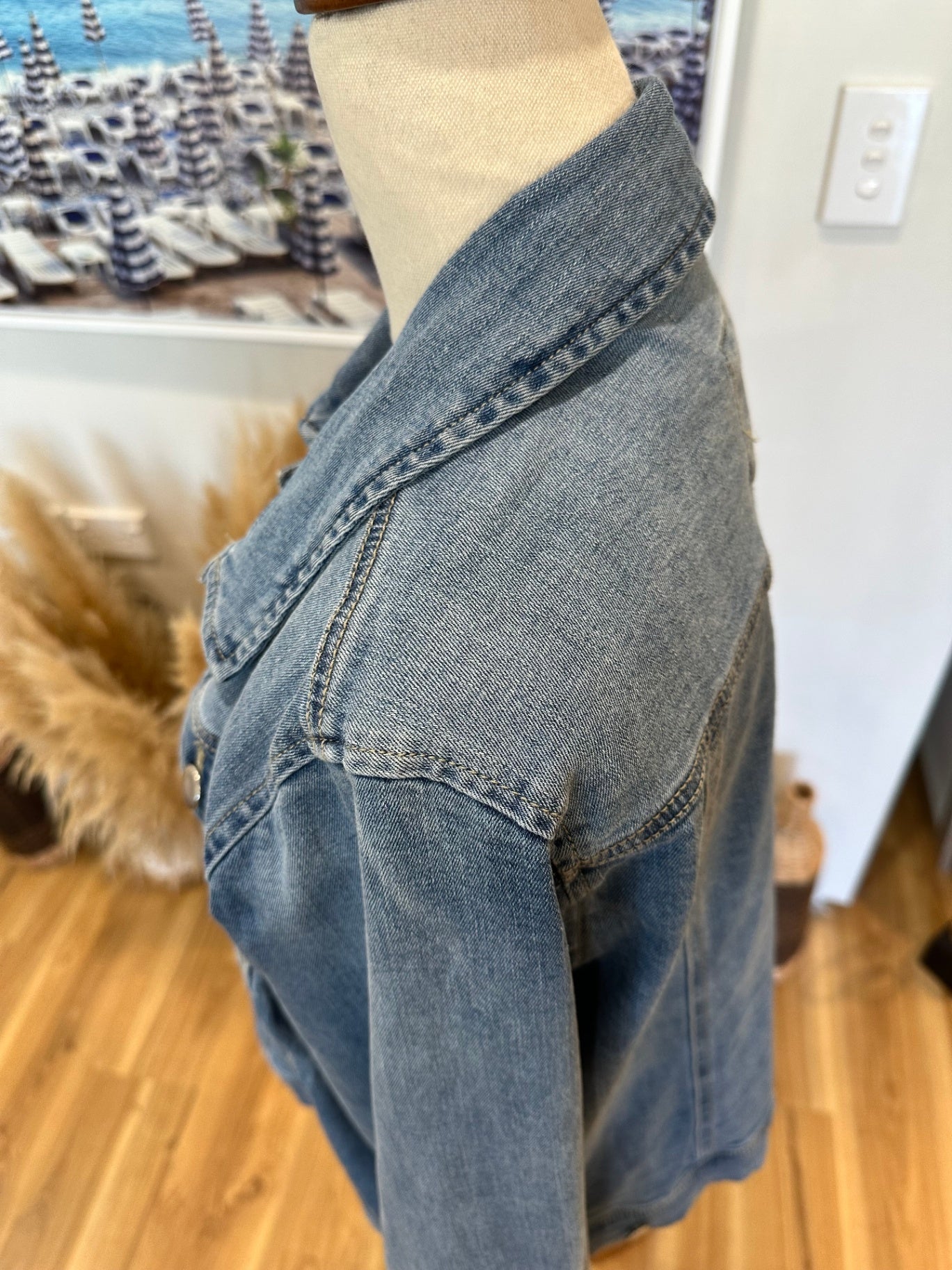 Grae Denim - Denim Jacket w Rose Embroidery - Medium