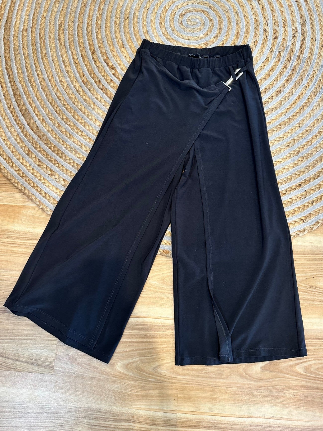 [SALE] Roxanne - Black Culottes - Size 8