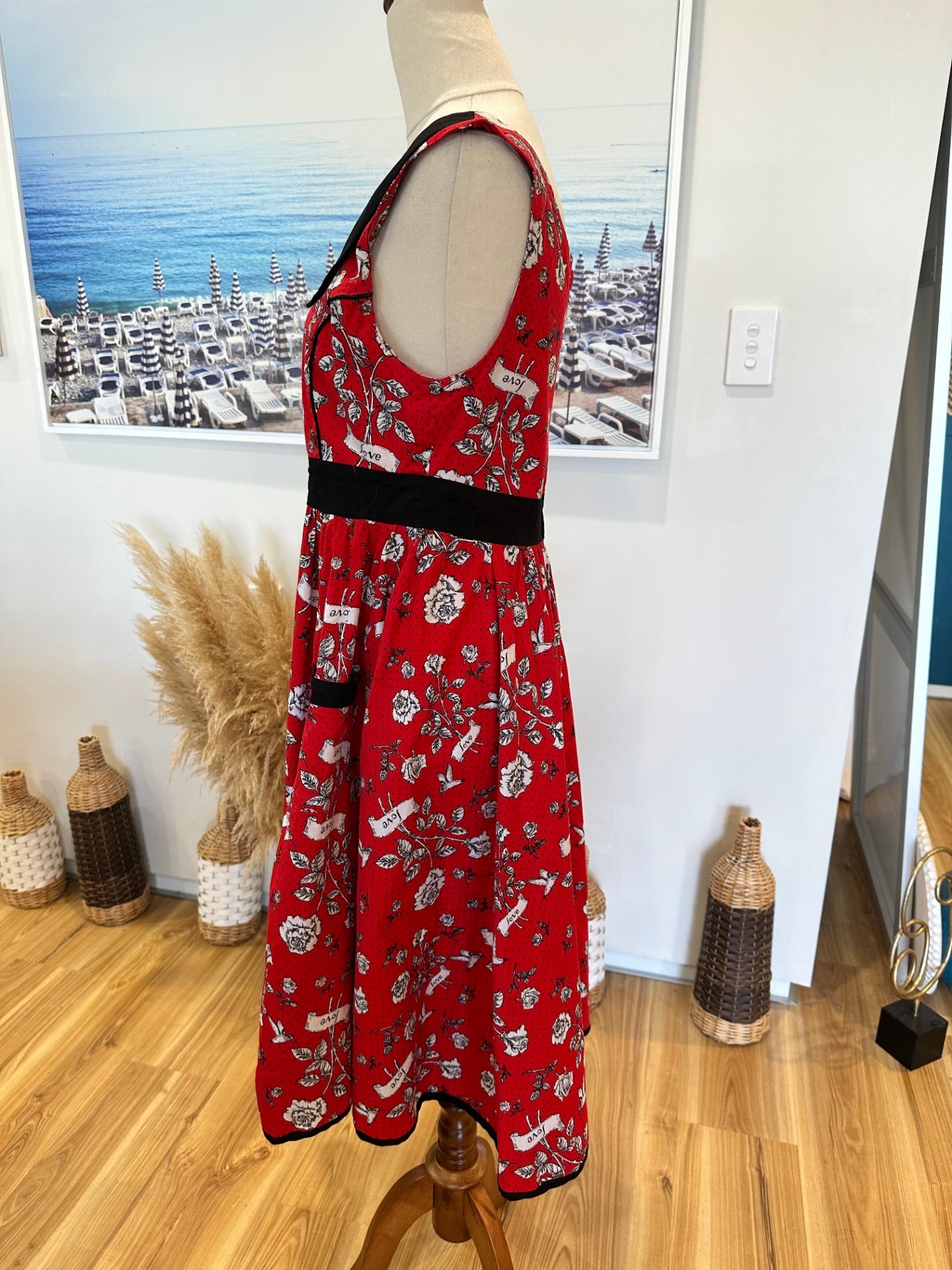 Hell Bunny - Rockabilly Dress - Medium - Red w Roses