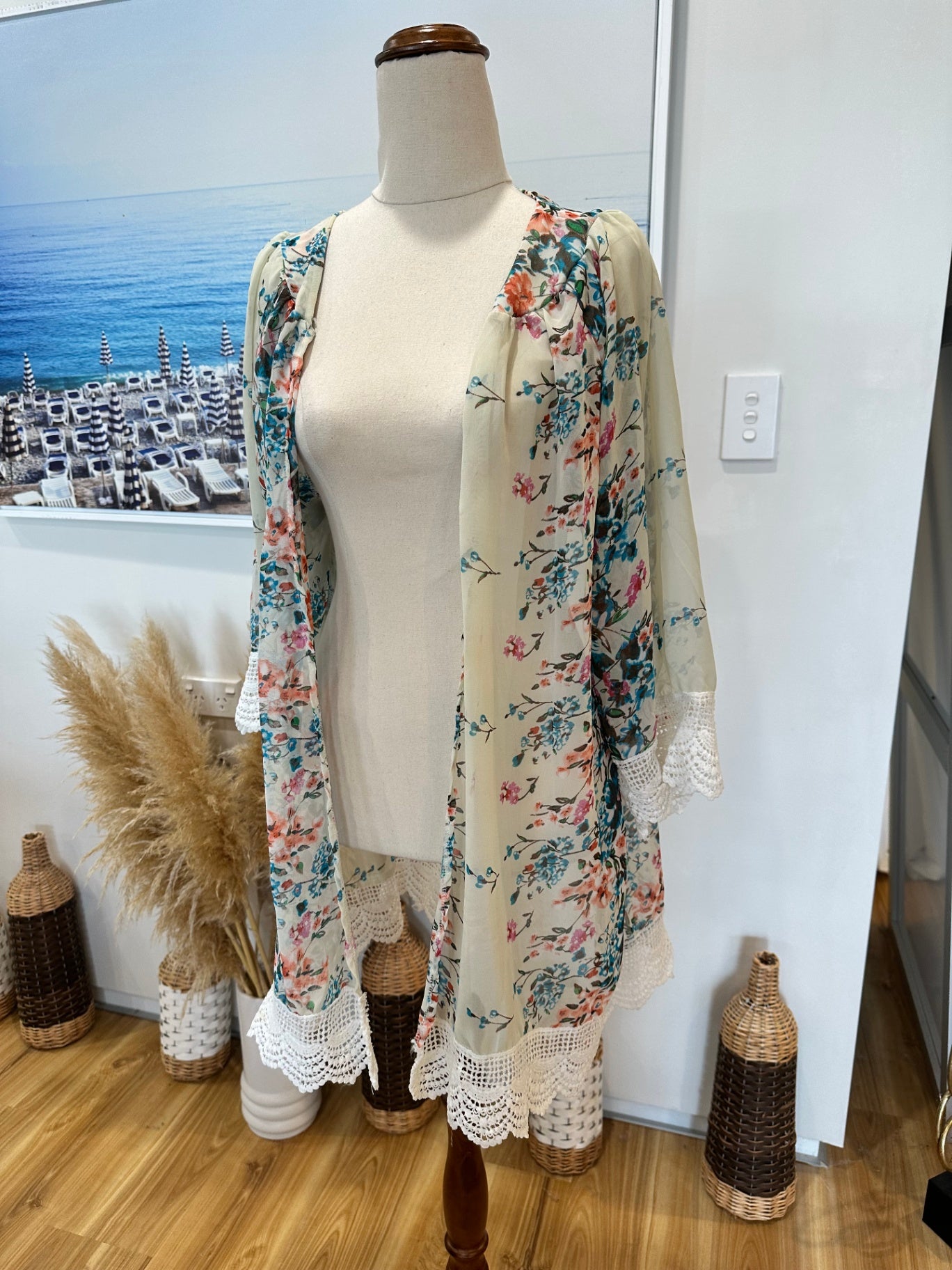 Kaftan / Short Kimono - One Size - Cream w floral pattern