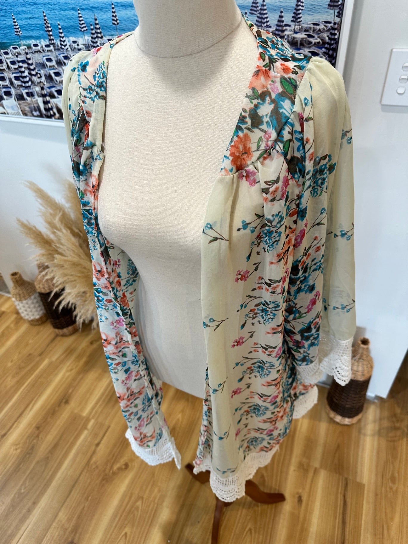 Kaftan / Short Kimono - One Size - Cream w floral pattern