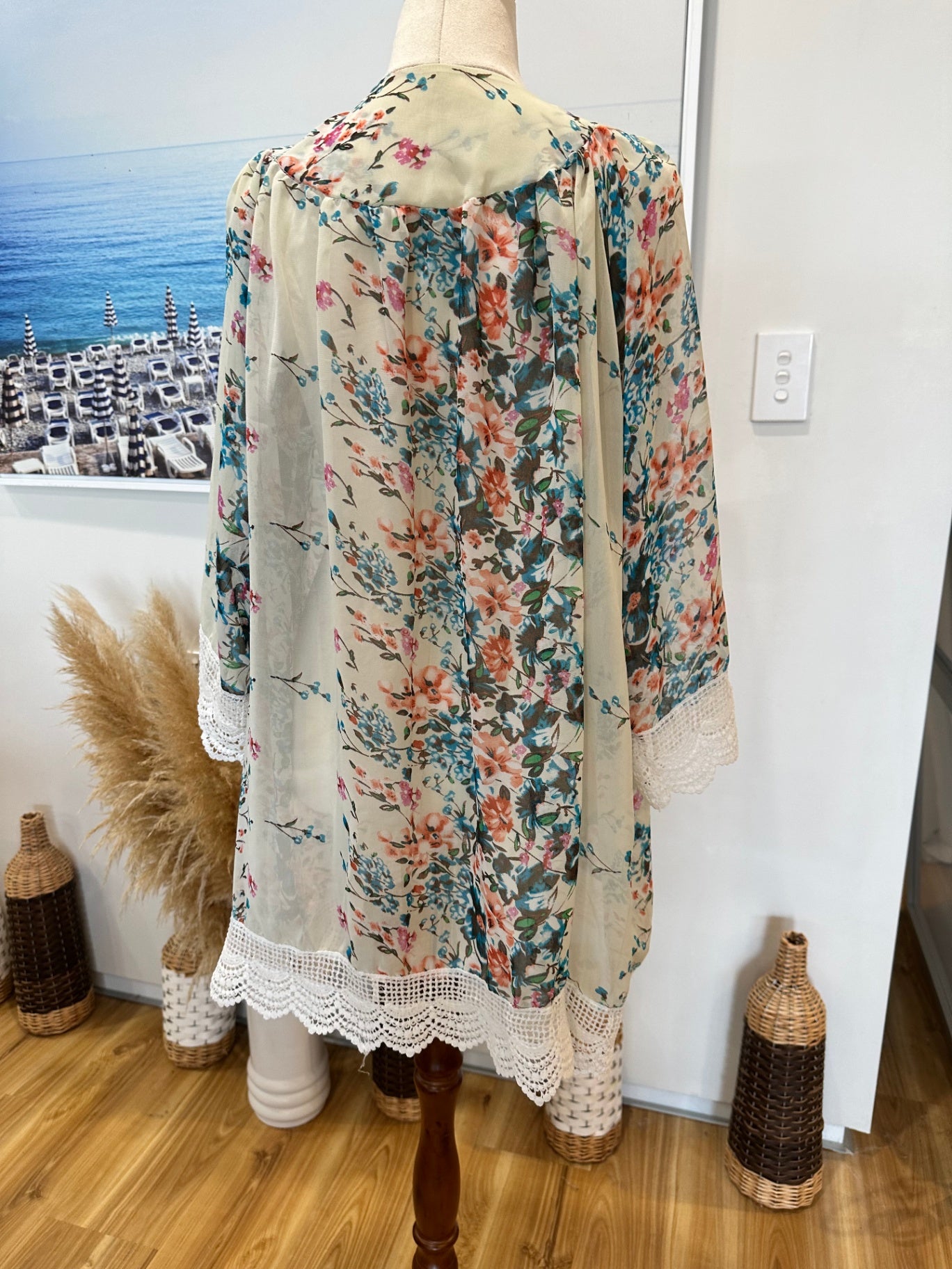 Kaftan / Short Kimono - One Size - Cream w floral pattern