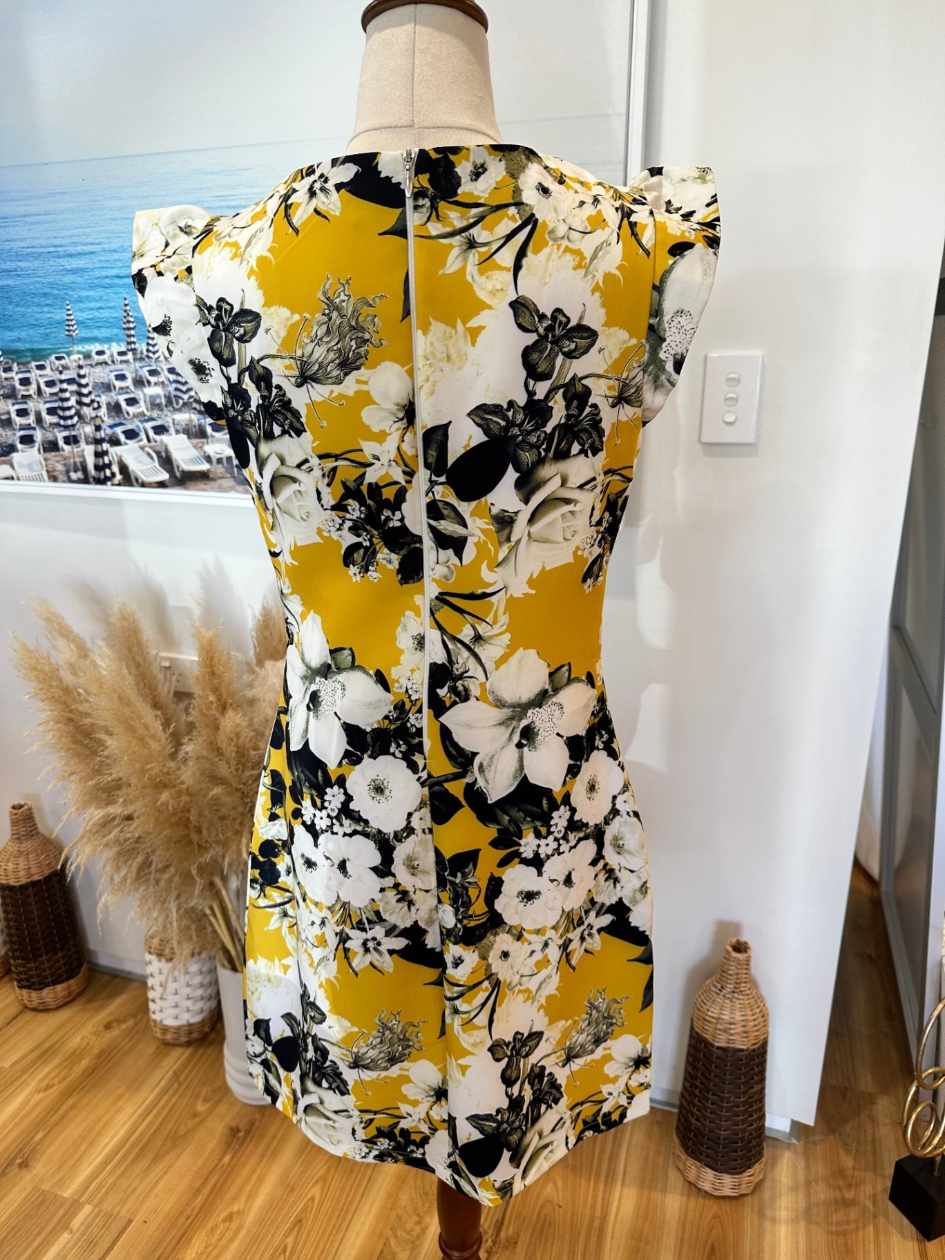 Paper Dolls - Shift Dress - Size 8 - Yellow / Black