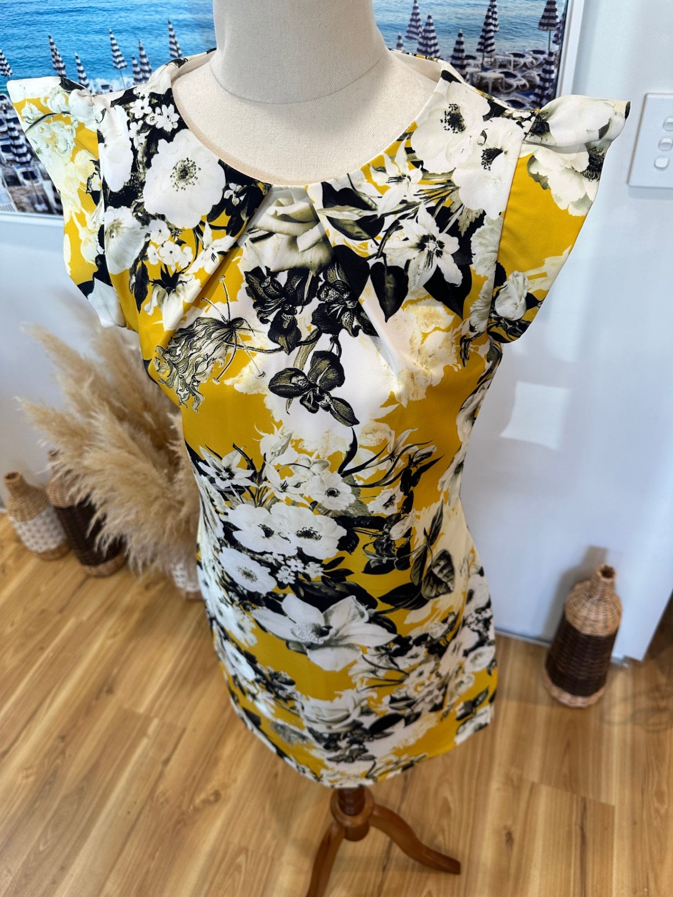 Paper Dolls - Shift Dress - Size 8 - Yellow / Black