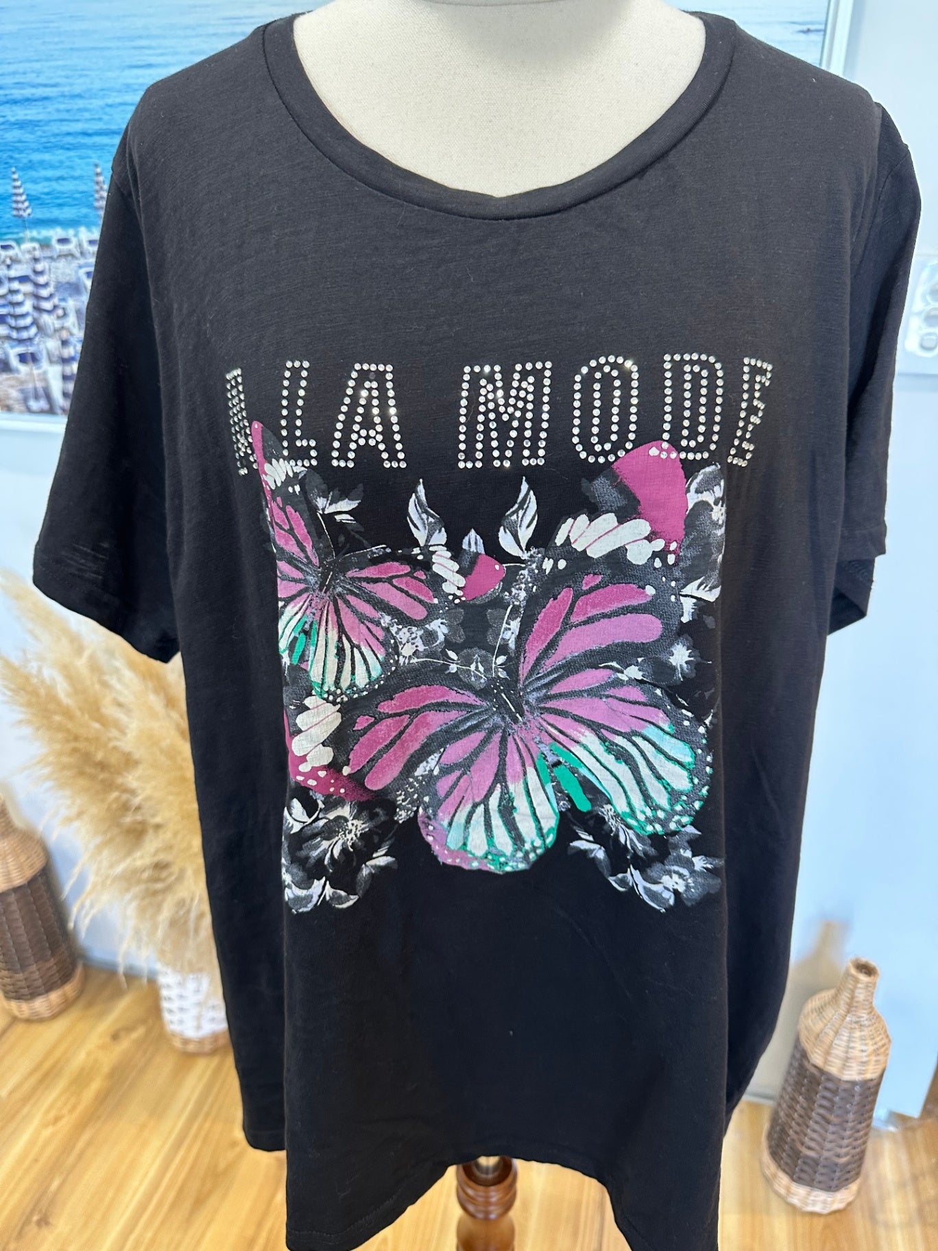 "A La Mode" T-Shirt - Large / Extra Large - Black - [New without tags]