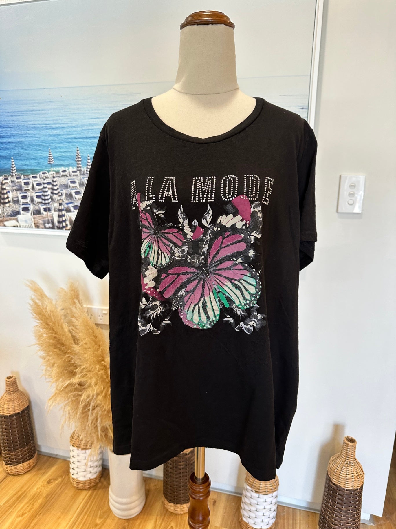 "A La Mode" T-Shirt - Large / Extra Large - Black - [New without tags]