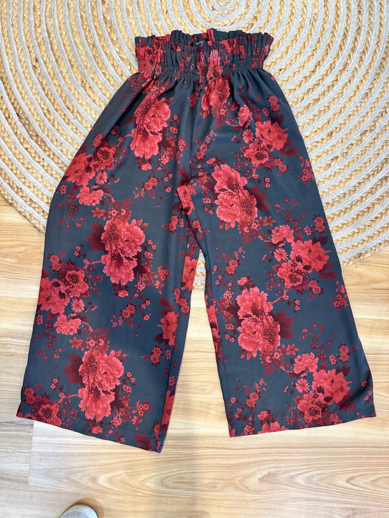 Glassons - Wide Leg 3/4 Pants - Medium - Grey w Red Florals