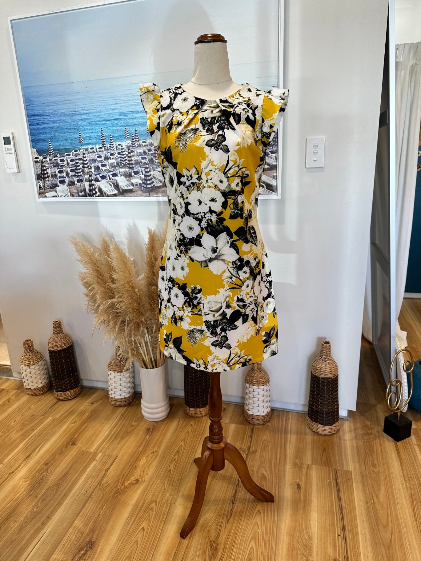 Paper Dolls - Shift Dress - Size 8 - Yellow / Black