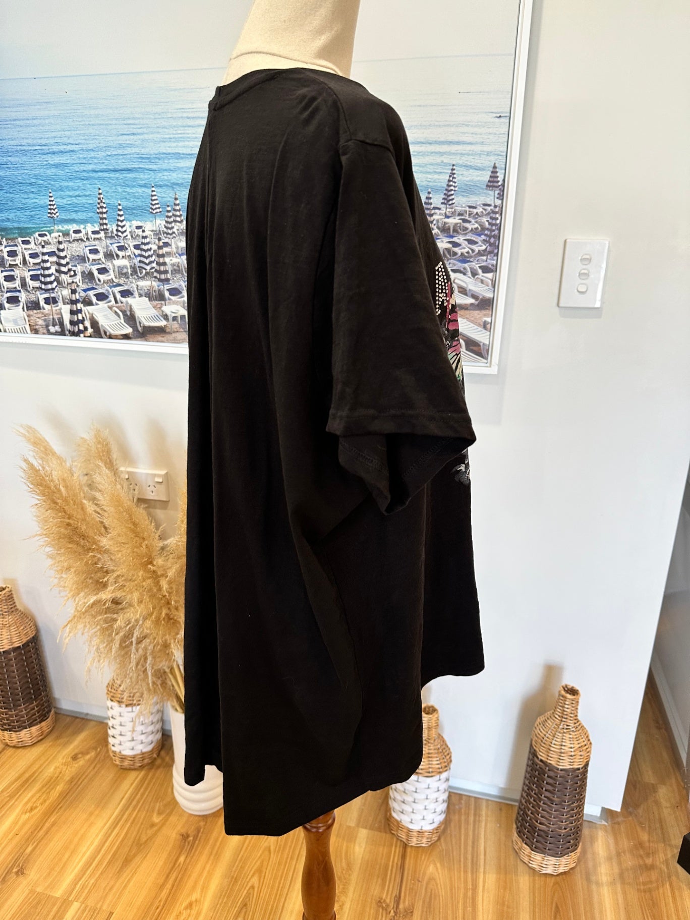 "A La Mode" T-Shirt - Large / Extra Large - Black - [New without tags]