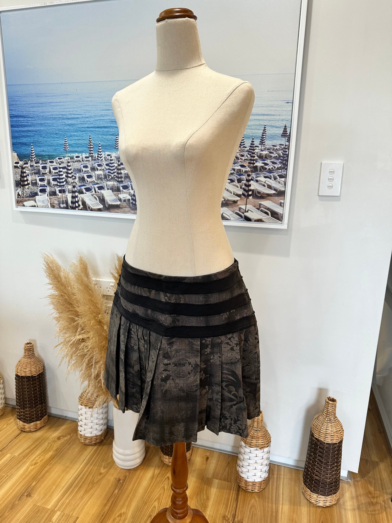 Ricochet - Pleated Mini Skirt - Size 8 - Black with dark floral pattern