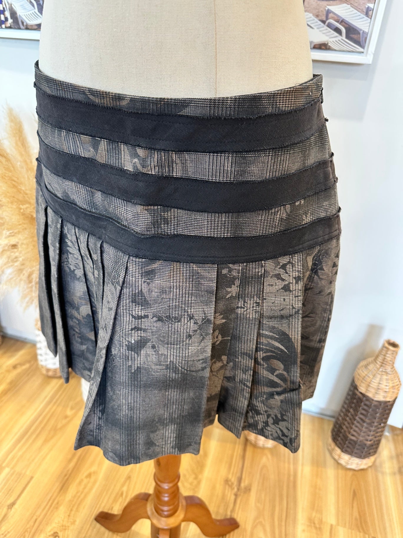 Ricochet - Pleated Mini Skirt - Size 8 - Black with dark floral pattern