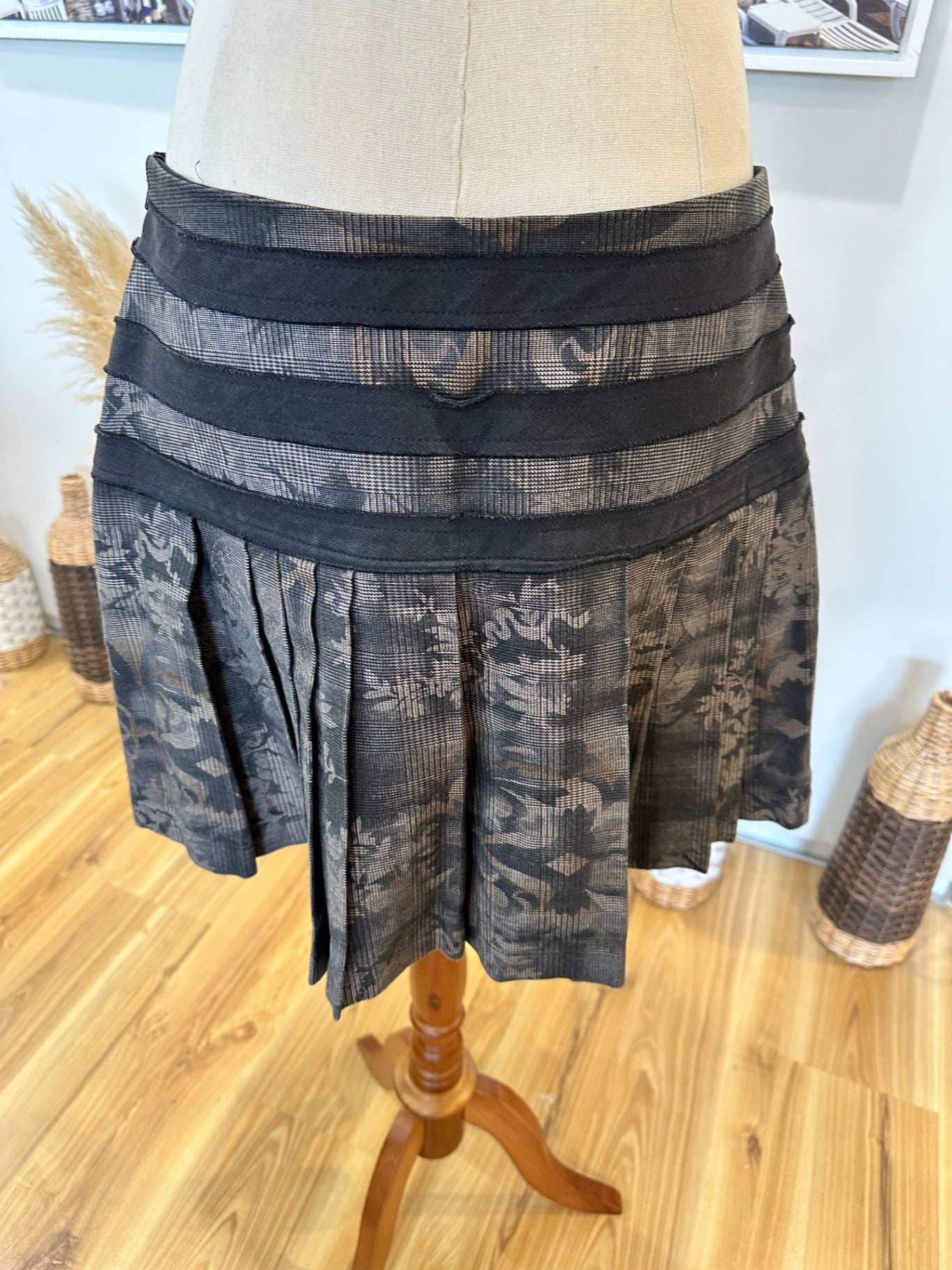 Ricochet - Pleated Mini Skirt - Size 8 - Black with dark floral pattern