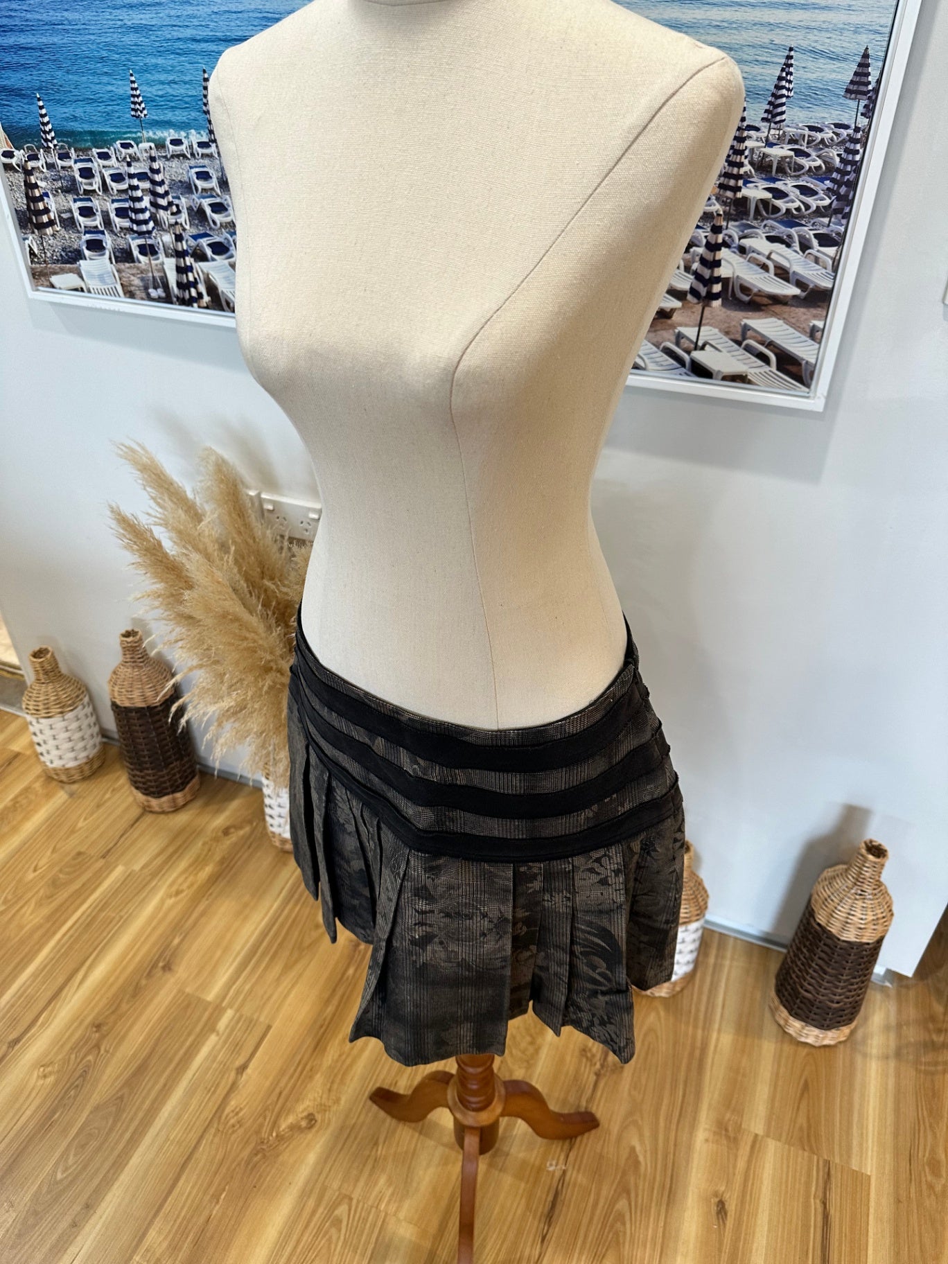 Ricochet - Pleated Mini Skirt - Size 8 - Black with dark floral pattern