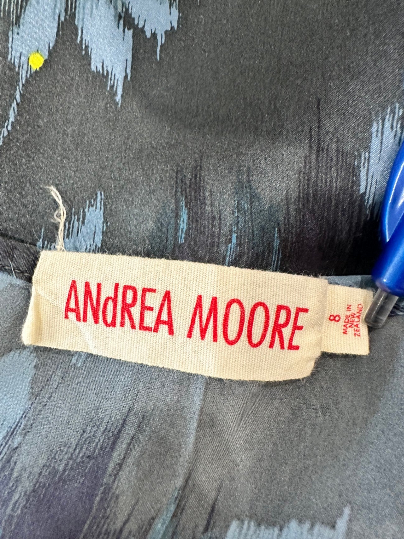 Andrea Moore - 100% Silk Dress - Size 8 - Grey w Blue Florals