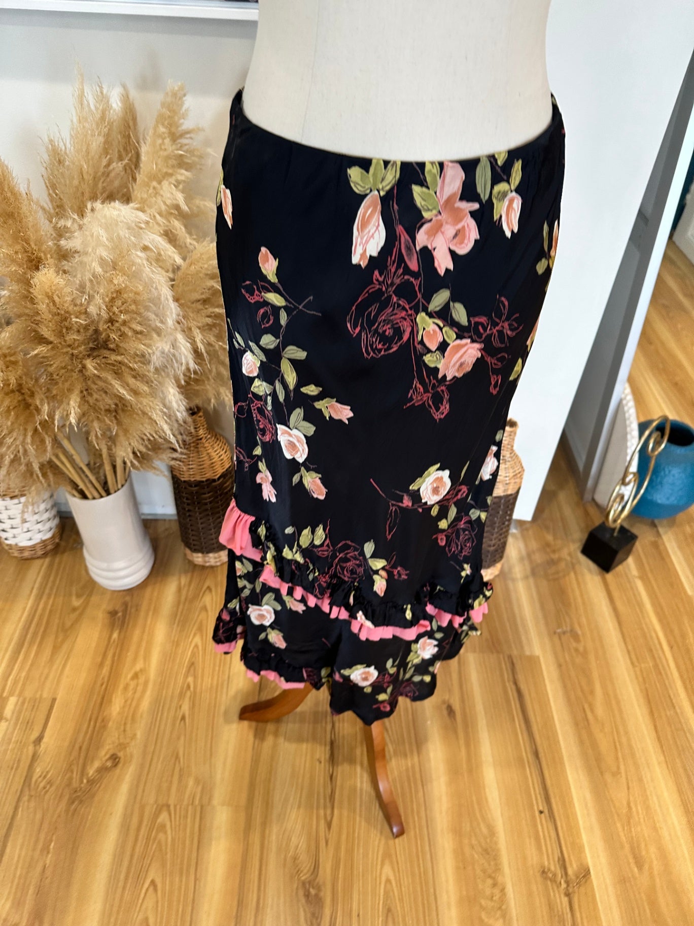 Mosaic - Made in New Zealand - Vintage Skirt - Size 10 - Black with pink, green, and white floral pattern