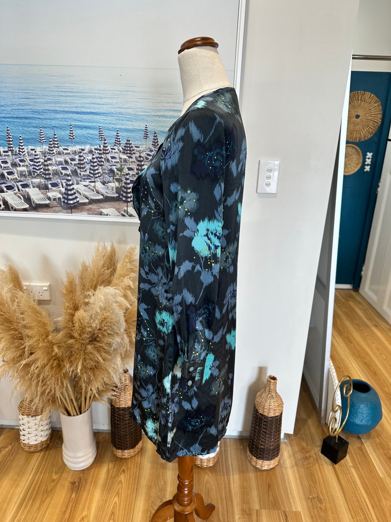 Andrea Moore - 100% Silk Dress - Size 8 - Grey w Blue Florals