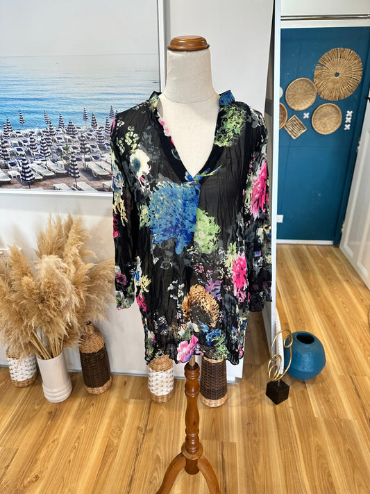 Izabel London - Top - 12 - Pattern with shades of green, black, and beige