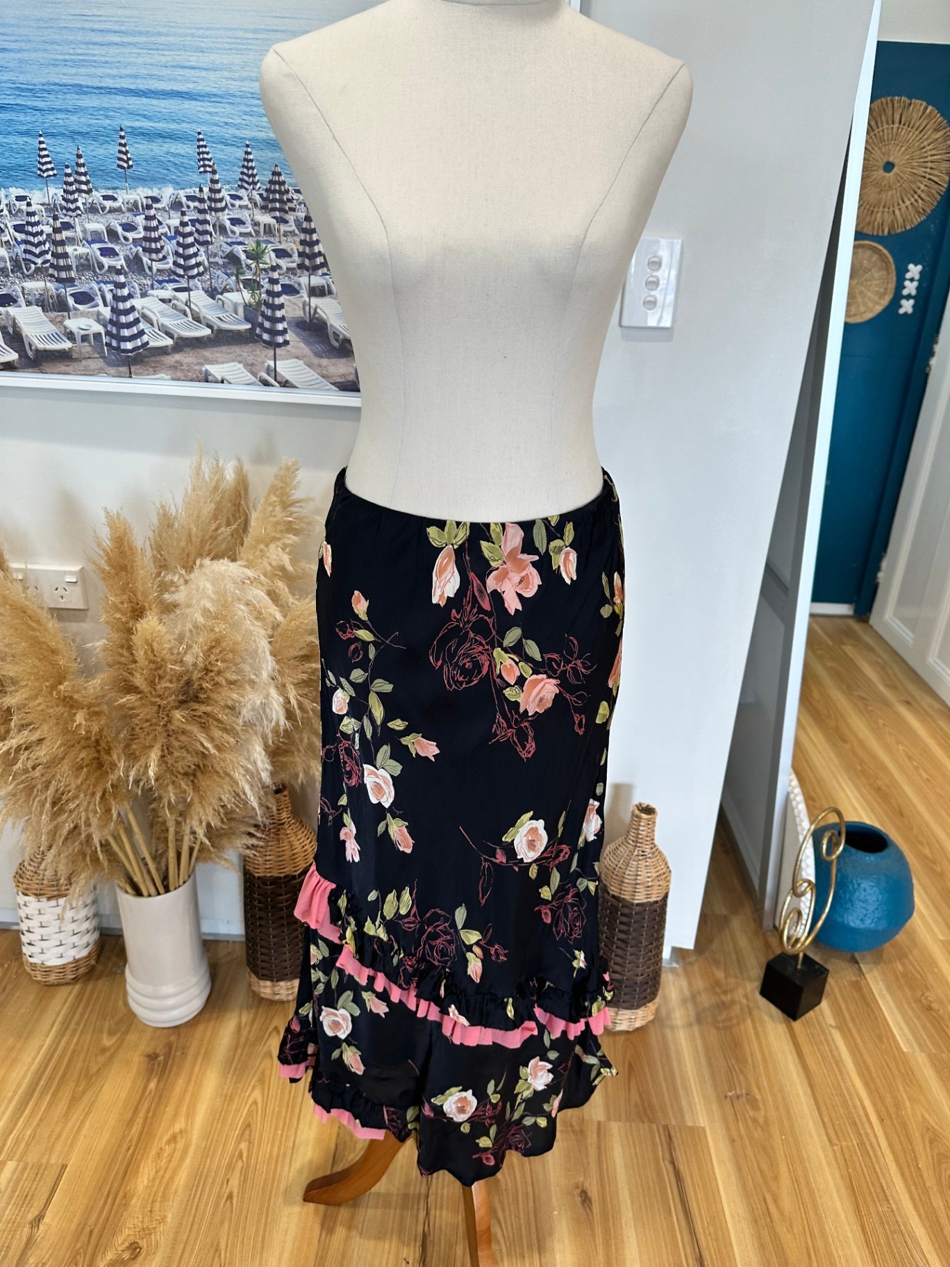 Mosaic - Made in New Zealand - Vintage Skirt - Size 10 - Black with pink, green, and white floral pattern