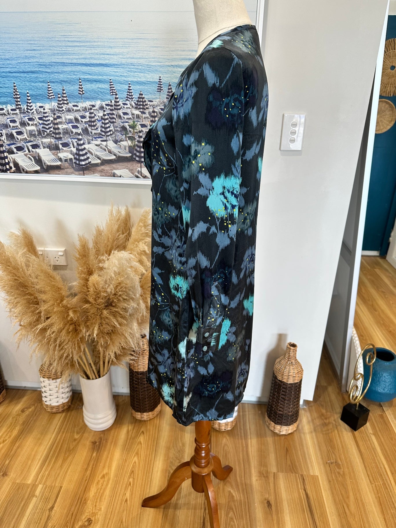 Andrea Moore - 100% Silk Dress - Size 8 - Grey w Blue Florals