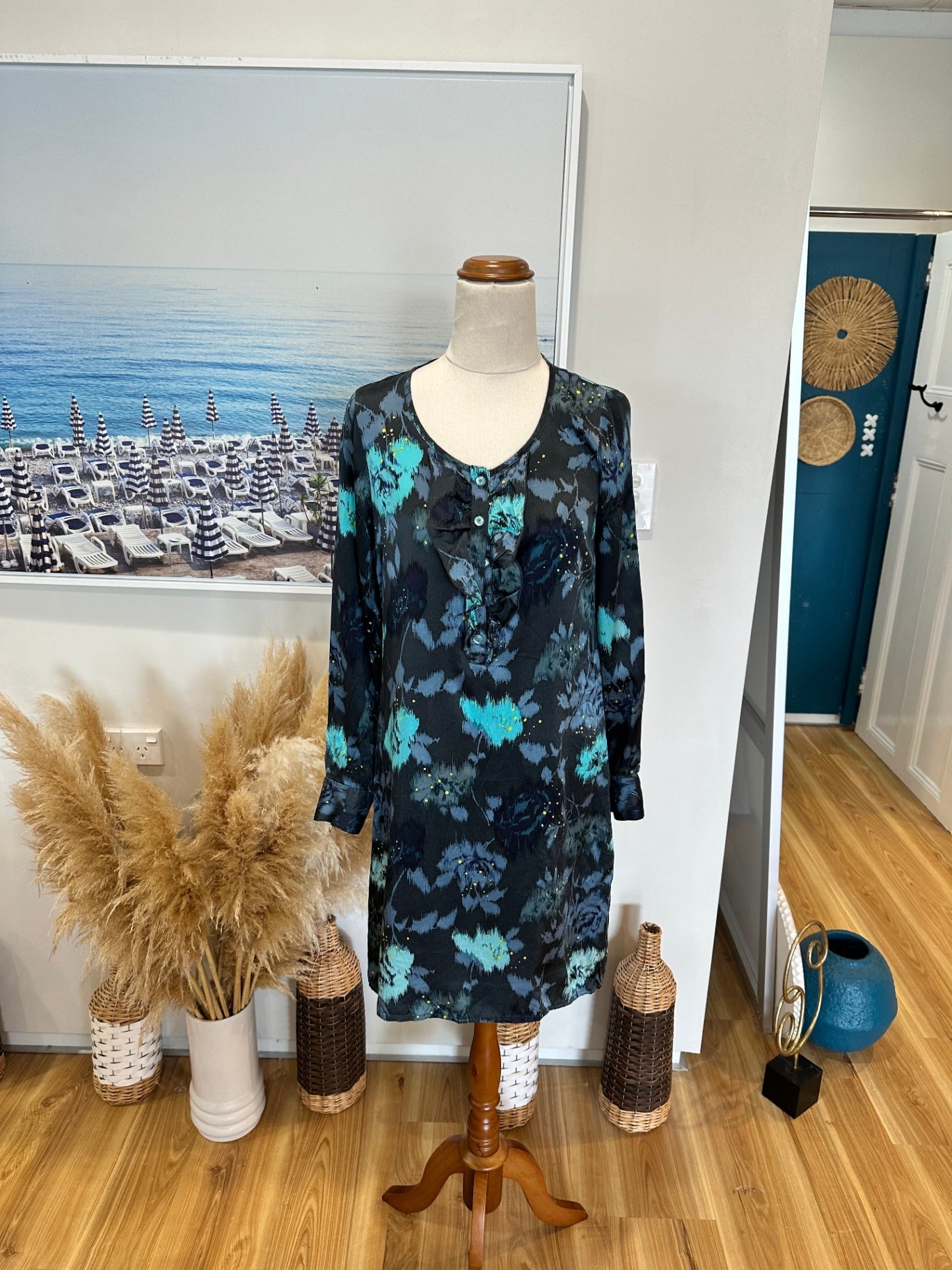 Andrea Moore - 100% Silk Dress - Size 8 - Grey w Blue Florals