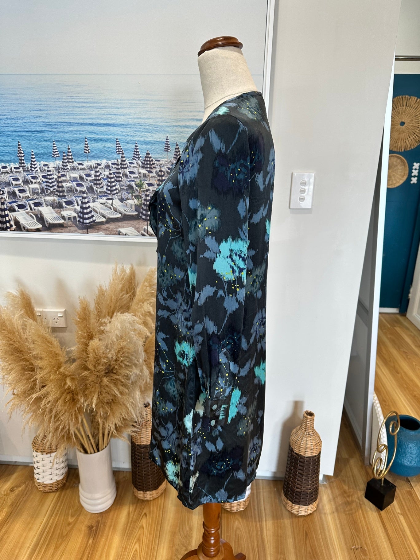 Andrea Moore - 100% Silk Dress - Size 8 - Grey w Blue Florals