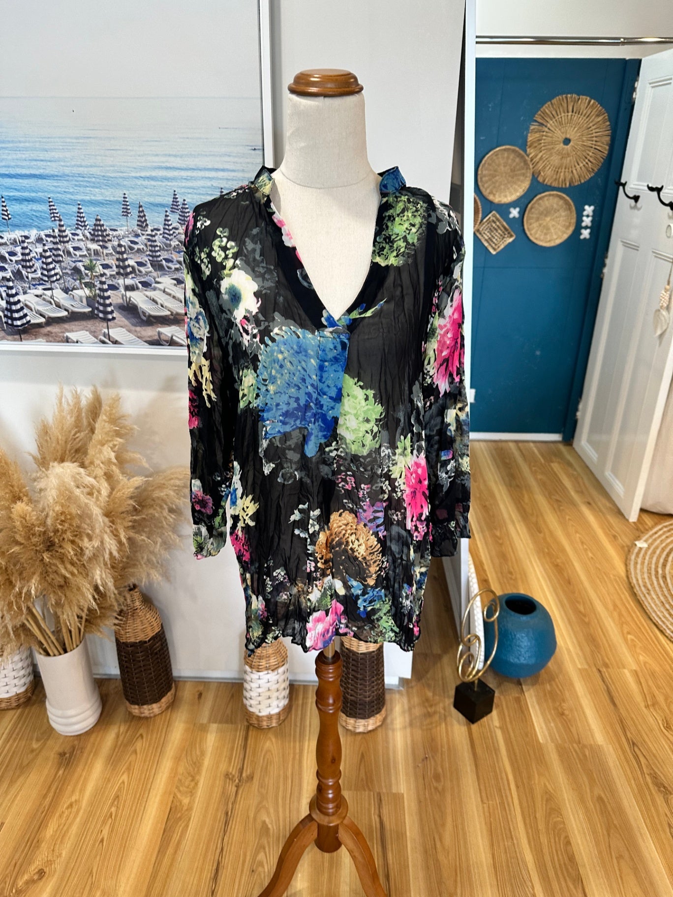 Izabel London - Top - 12 - Pattern with shades of green, black, and beige