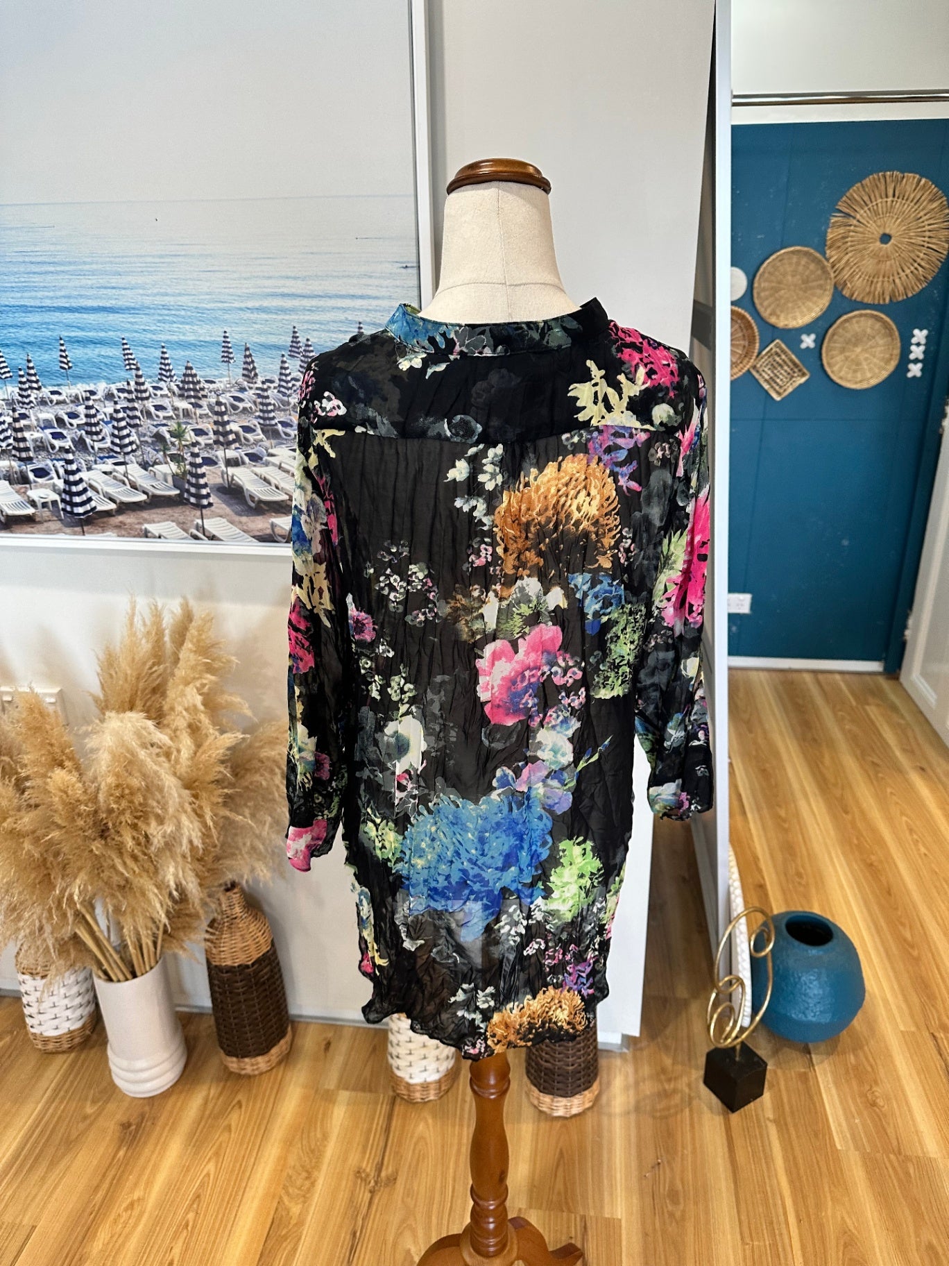 Izabel London - Top - 12 - Pattern with shades of green, black, and beige