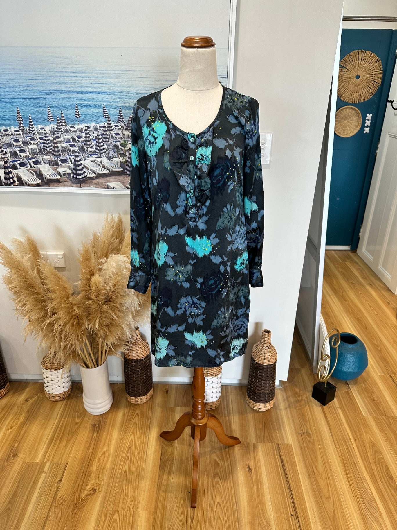 Andrea Moore - 100% Silk Dress - Size 8 - Grey w Blue Florals