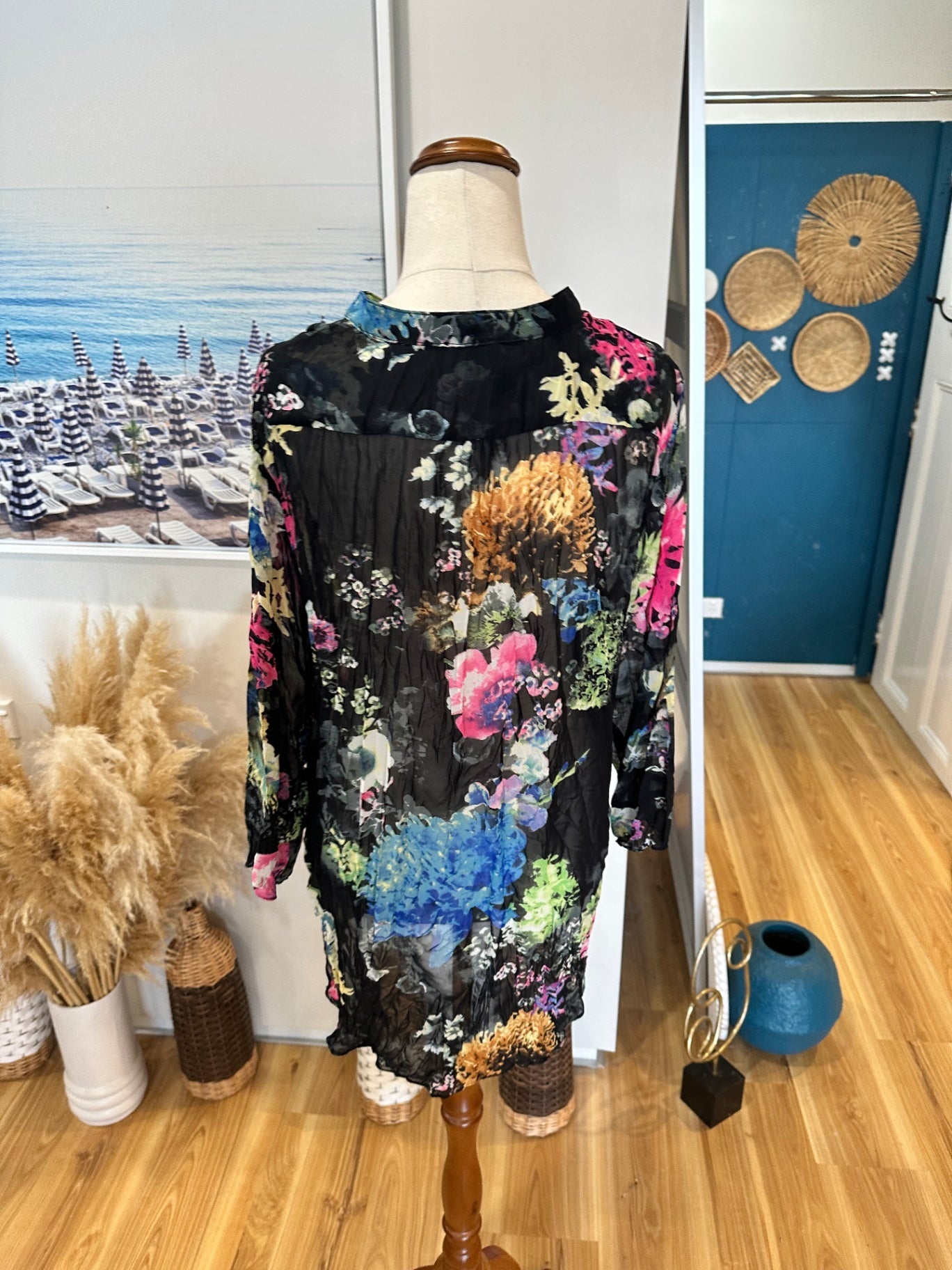 Izabel London - Top - 12 - Pattern with shades of green, black, and beige