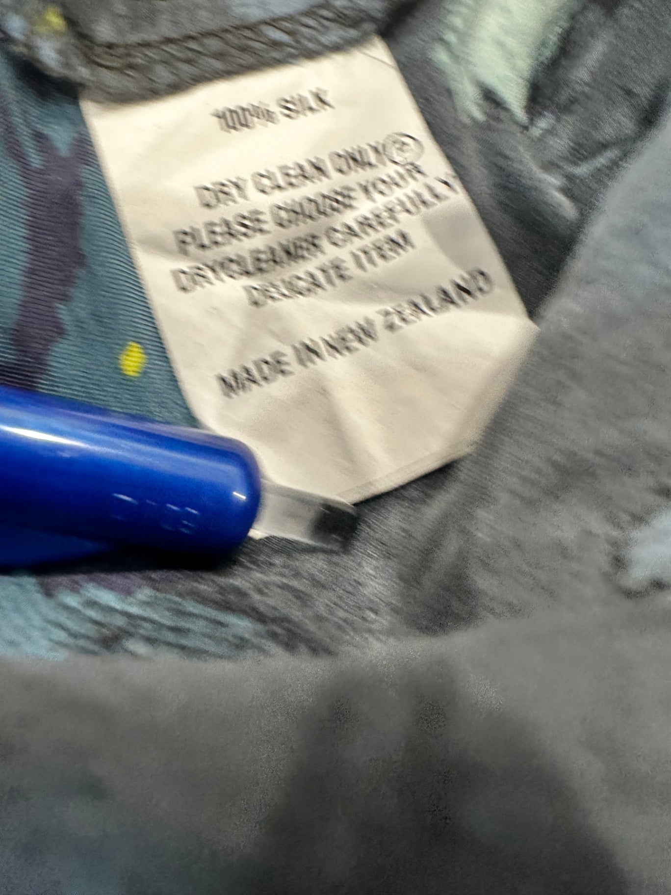 Andrea Moore - 100% Silk Dress - Size 8 - Grey w Blue Florals