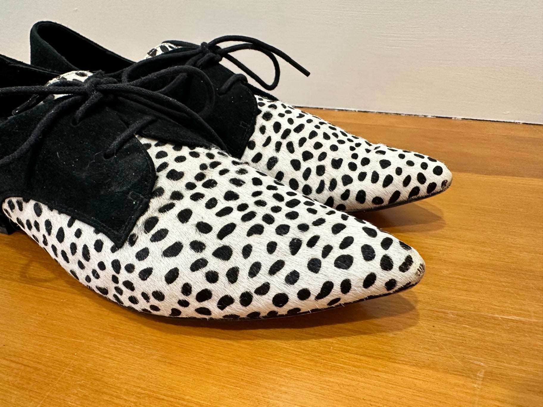 Django & Juliet - Pointed-Toe Shoes - Size EU 40 - Black and white w Horse Hair