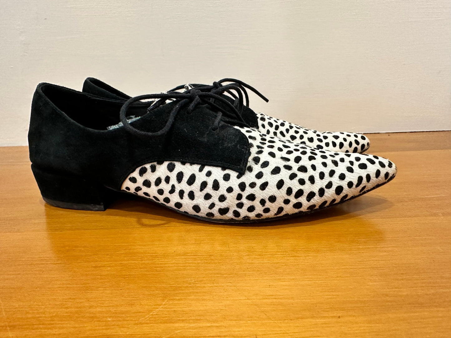 Django & Juliet - Pointed-Toe Shoes - Size EU 40 - Black and white w Horse Hair