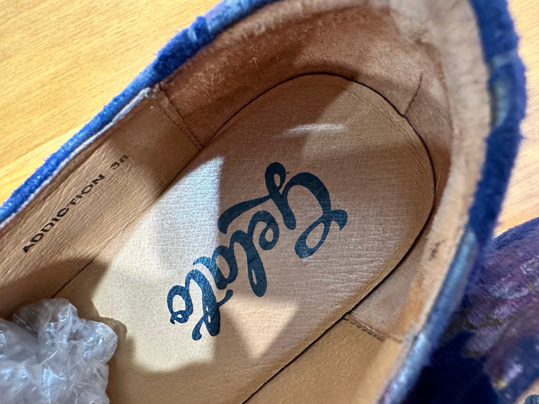 Gelato Shoes - Size EU 38 - Navy w Flower Pattern