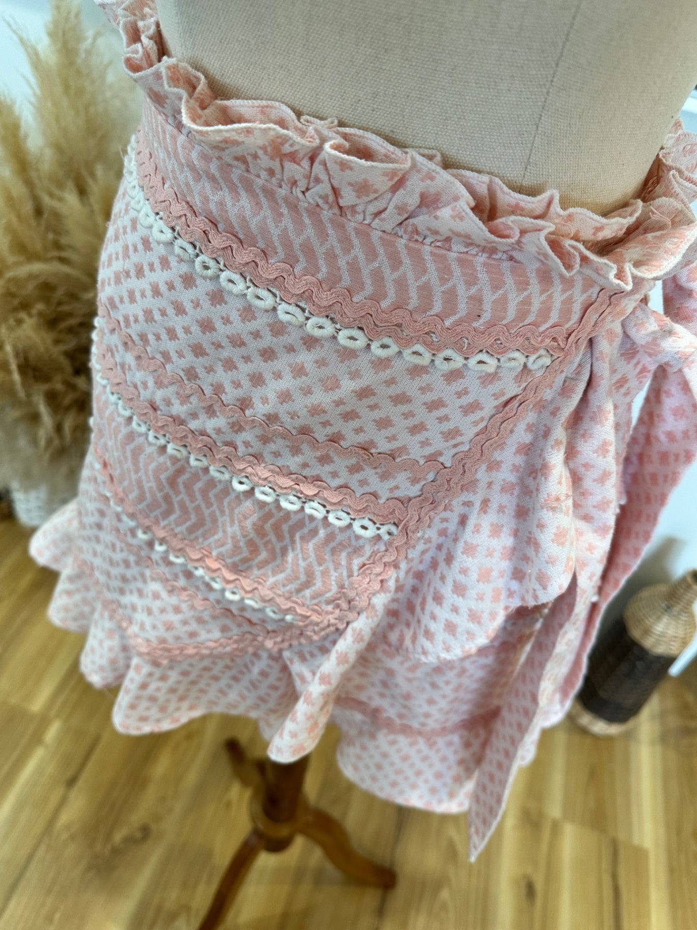 Seed - Mini Skirt - Size 6 Pink [Note some pulls evident]