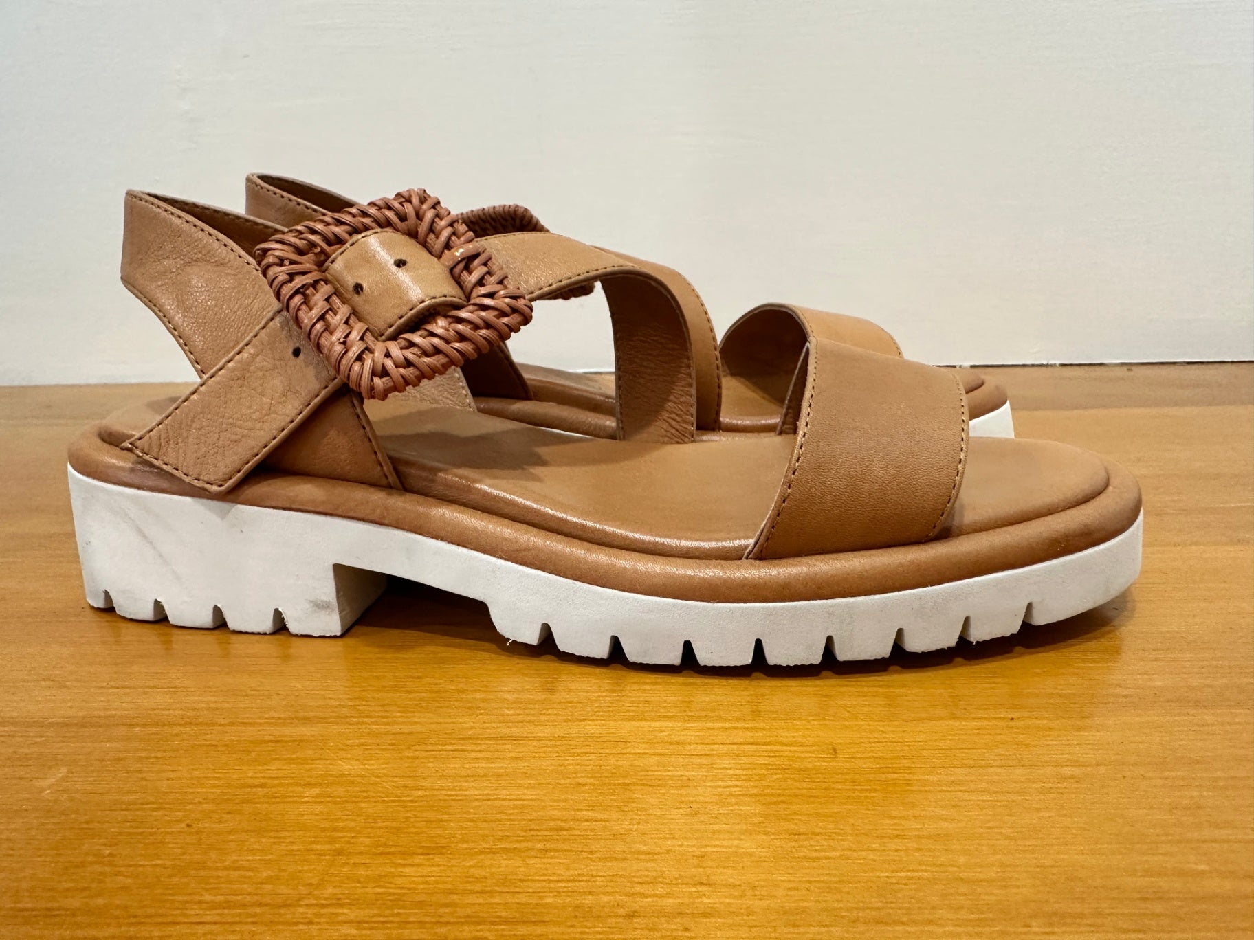 Le Sansa - Leather Sandals - Size EU 38 - Tan - RRP $220