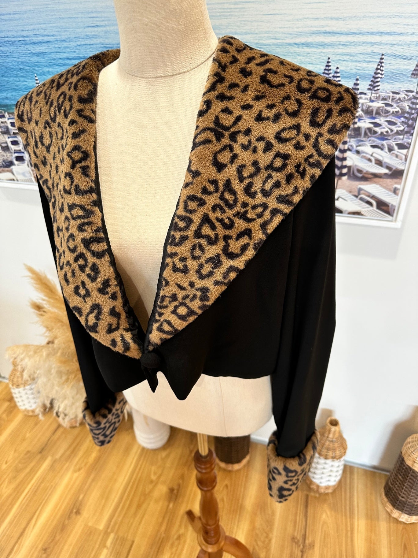 Intangible - Vintage 90's - Cropped Jacket - Medium - Black w Faux Fur Collar