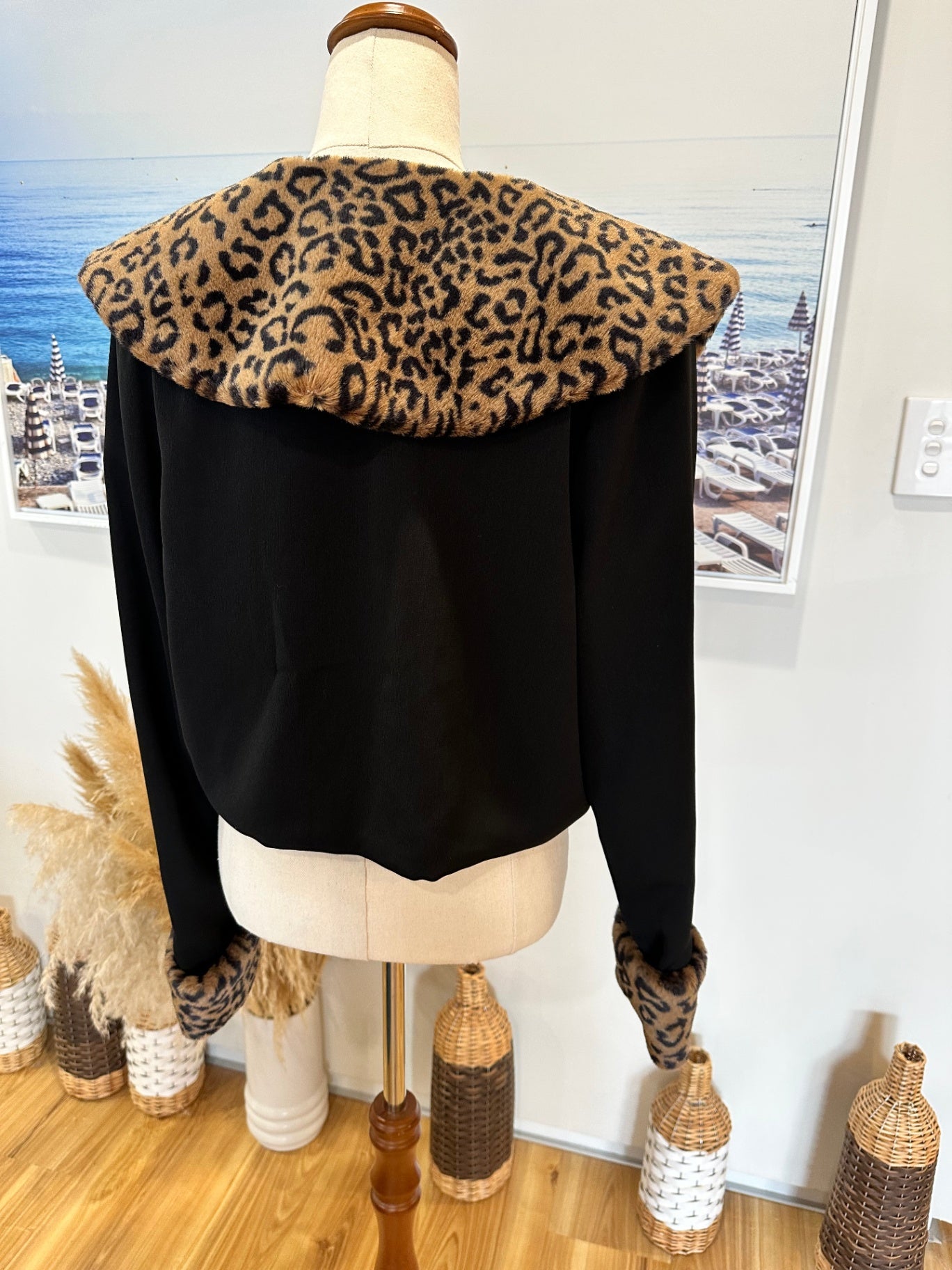 Intangible - Vintage 90's - Cropped Jacket - Medium - Black w Faux Fur Collar