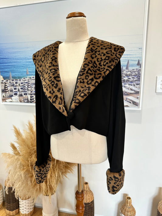 Intangible - Vintage 90's - Cropped Jacket - Medium - Black w Faux Fur Collar