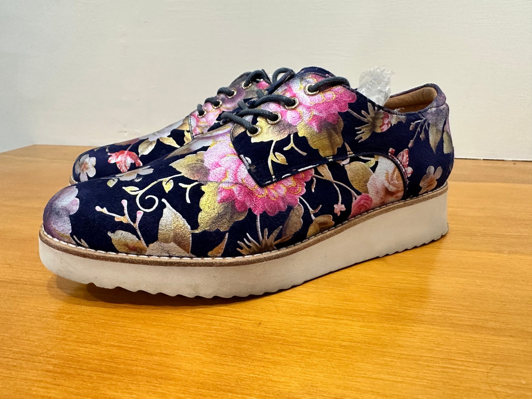 Gelato Shoes - Size EU 38 - Navy w Flower Pattern