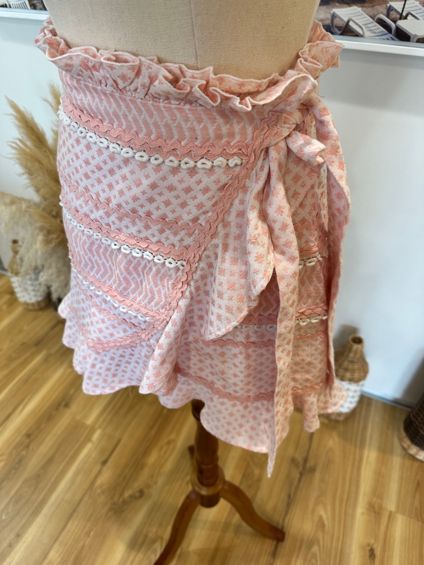 Seed - Mini Skirt - Size 6 Pink [Note some pulls evident]