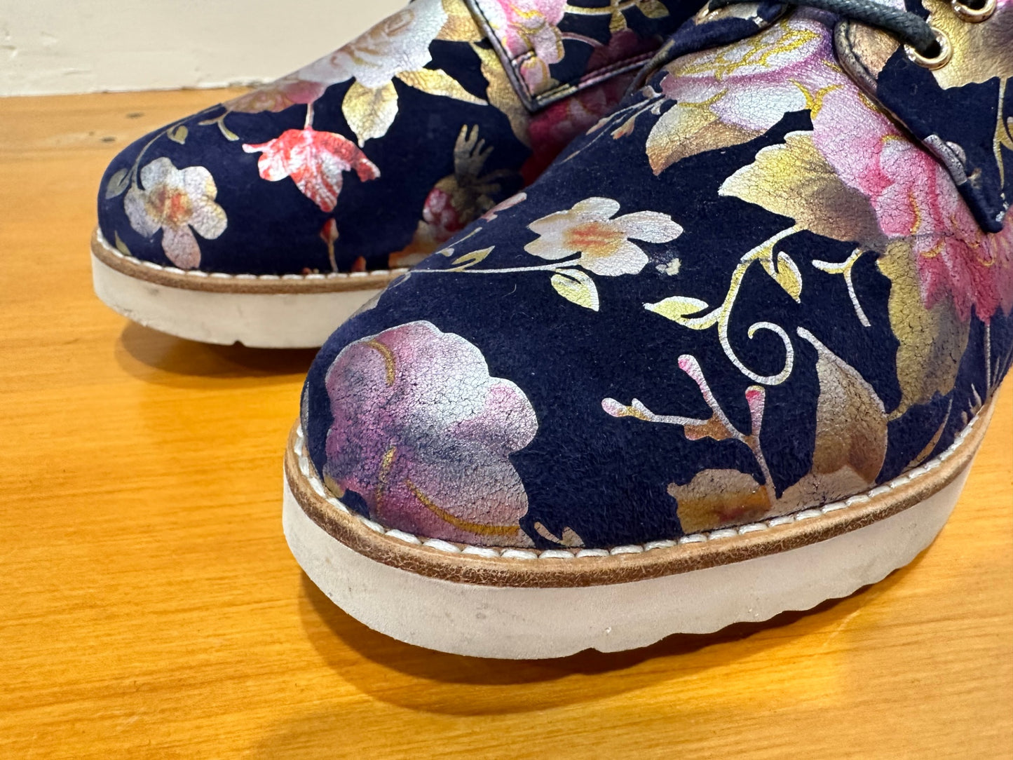 Gelato Shoes - Size EU 38 - Navy w Flower Pattern