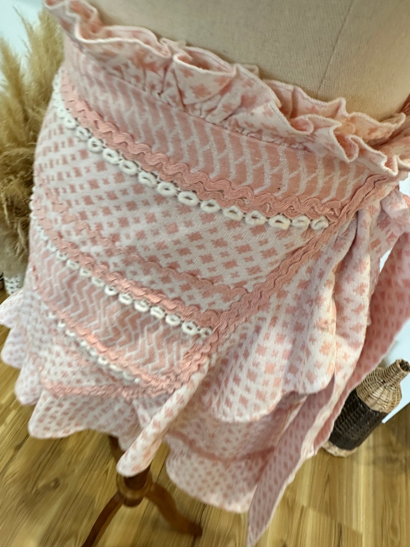 Seed - Mini Skirt - Size 6 Pink [Note some pulls evident]