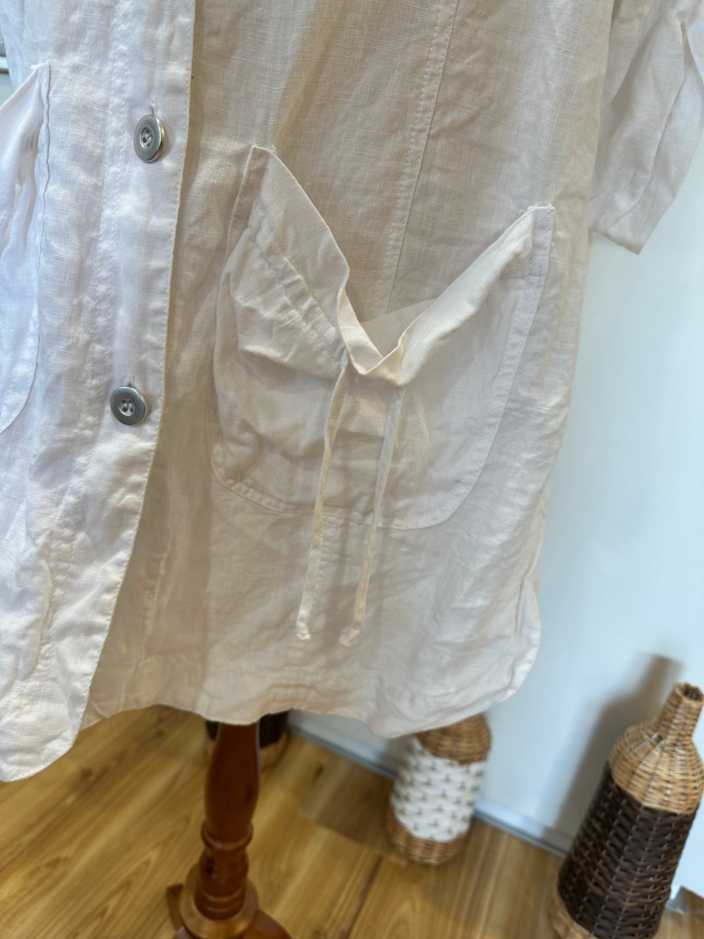100% Linen - Oversized Shirt w Pockets - Size Small - White